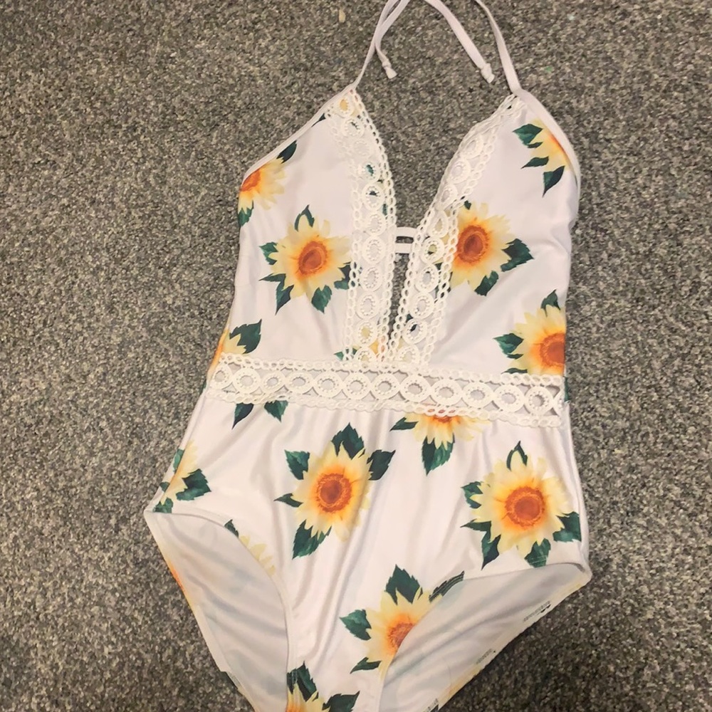 One piece swim suit